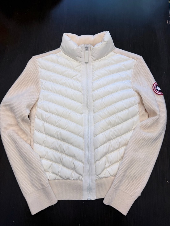 Canada Goose Jackets & Blazers - Canada Goose Cream Quilted Front Knit-Sleeve Jacket - Women